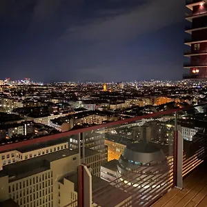 Apartment Triiiple Level 22 Mit Balkon Und Tiefgarage, Wien