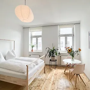  Apartment Next To Belvedere Castle